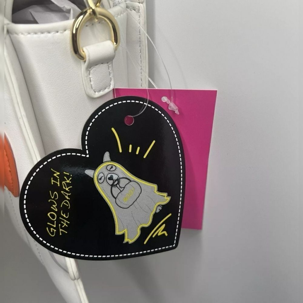 Betsey Johnson GLOW IN THE DARK GHOST DOG XOSPOOKY WHITE CROSSBODY NWT - Picture 9 of 12